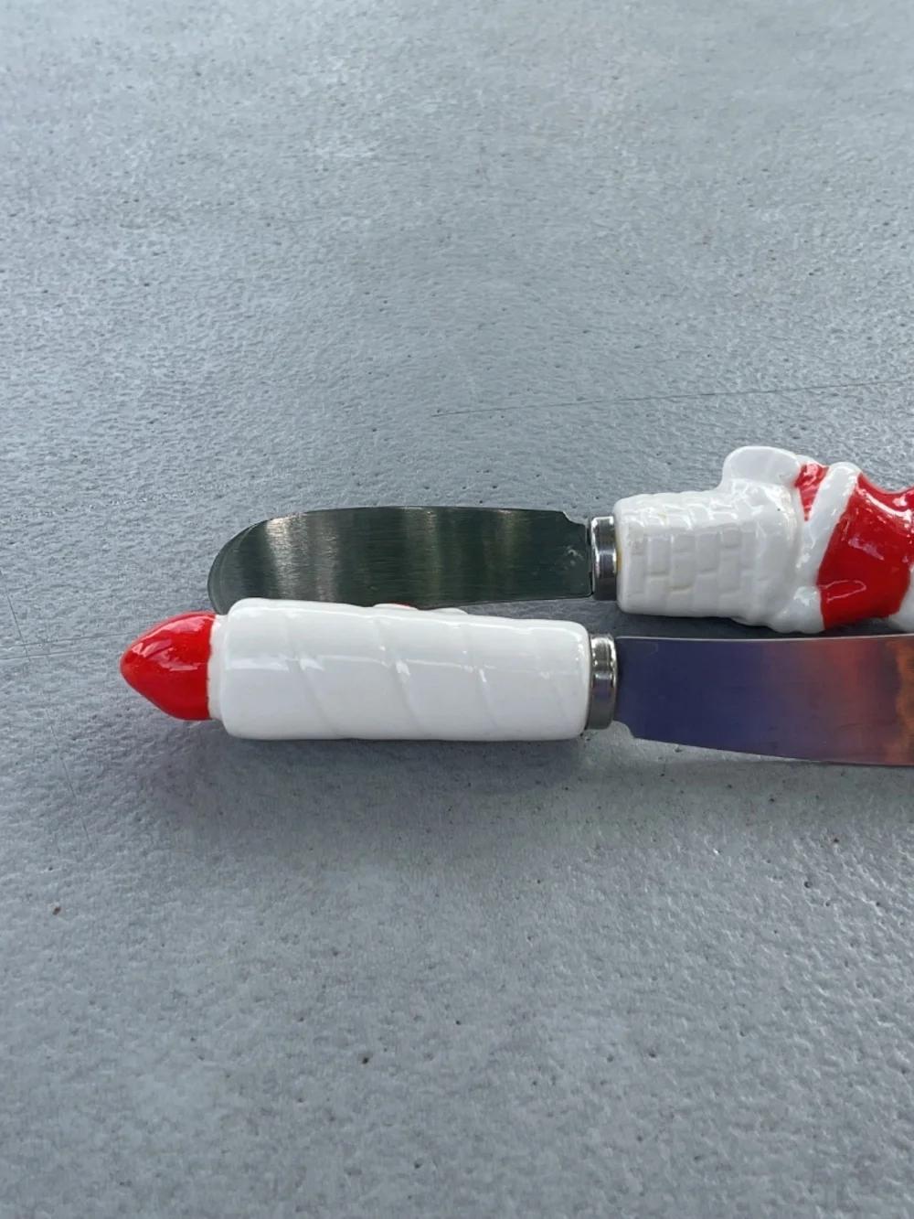 2 Holiday Butter Cheese Spreaders Vintage Stainless Steel Ceramic